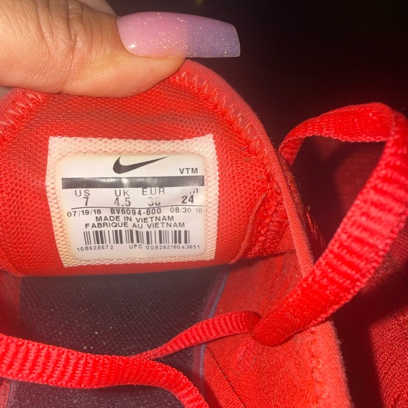 Nike womans Nike air max 270 / Red Sneakers- size 7 - Picture 4 of 4